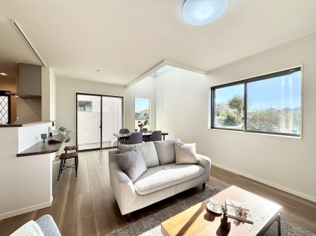 rO@g[trO͉Ƒ݂Ȃ̉KԁI