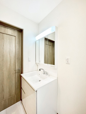 ���̑��@����������z���C�g�J���[����Ƃ��������h���[�X�y�[�X