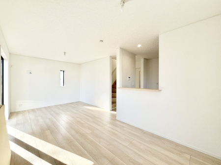 ���r���O�@���Ƒ��̓��₩�Șb�����ŕ�܂�閾�邢���r���O