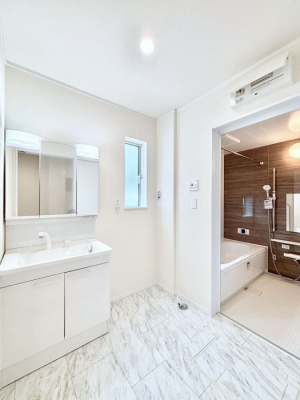 ̑@Ă̂ŎC̑ꏊłC\s܂B̐gxxCǂI