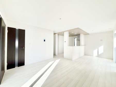 ���r���O�@�ǂ��ɂ��Ă��Ƒ��̂Ȃ������������R�~���j�P�[�V�������r���O�B 