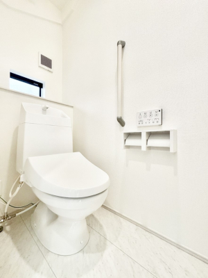 �g�C���@�g�C����1�K��2�K���ꂼ��ɔz�u����Ă��ĂƂĂ��֗��ł��B 