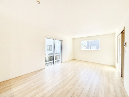 ���r���O�@���₩�ȗz���܂�ɕ�܂��A���S�n�̗ǂ����r���O�ŉƑ��c���I