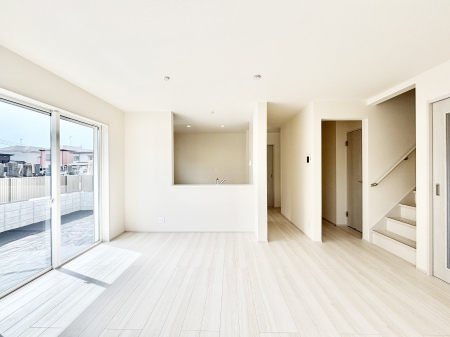 ���r���O�@���Ƒ��̓��₩�Șb�����ŕ�܂�閾�邢���r���O