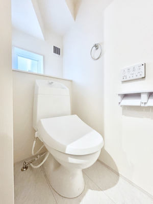 �g�C���@�g�C����1�K��2�K���ꂼ��ɔz�u����Ă��ĂƂĂ��֗��ł��B 