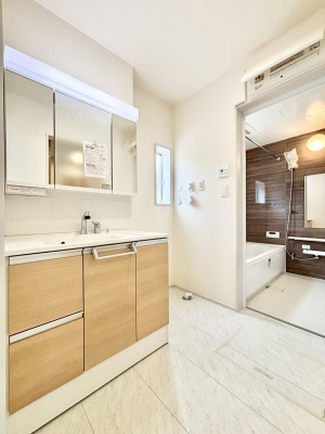 ̑@Ă̂ŎC̑ꏊłC\s܂B̐gxxCǂI