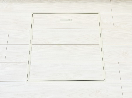 ���̑����ρ@�O�ʋ��̗��ɁA���ϕi��q���p�i�Ȃǂ����[�\�B���ʑ����������ƕۂ��܂��I