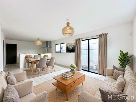 ���r���O�@�傫�ȑ����炽���Ղ�̗z���ƕ����������郊�r���O