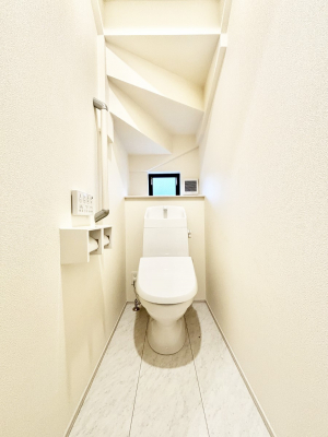 �g�C���@�g�C����1�K��2�K���ꂼ��ɔz�u����Ă��ĂƂĂ��֗��ł��B 