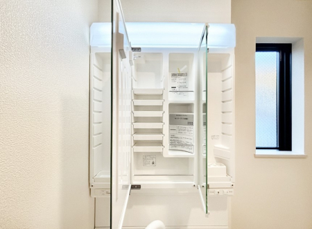 ���ʑ�E���ʏ��@�O�ʋ��̗��ɁA���ϕi��q���p�i�Ȃǂ����[�\�B���ʑ����������ƕۂ��܂��I  