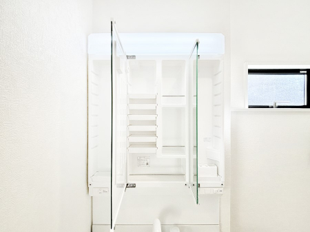 ���̑����ρ@�O�ʋ��̗��ɁA���ϕi��q���p�i�Ȃǂ����[�\�B���ʑ����������ƕۂ��܂��I