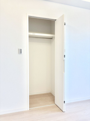 ���̑����ρ@���r���O���[�B�����Ɏ��[������ƕ����W�܂�LDK���X�b�L���Еt�������ł��ˁB  