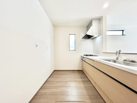 �L�b�`���@�u�₩�ȕ����ʂ蔲����L�b�`���B��������̂Ŗ��邭���C�ɂ��𗧂��܂��B