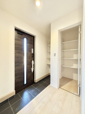 ���ց@�V���[�Y�C���N���[�N�t���̌��ցB�Ƒ��S���̌C��J��Ȃǂ���������[�ł��܂��B