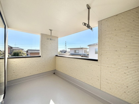 �o���R�j�[�@�C���i�[�o���R�j�[�Ȃ̂ŉJ�ł����󕨂����������o���āA���ʂ�������̂Ŋ������ǂ��A�������X�y�[�X�Ƃ��ďd�󂵂܂��B 