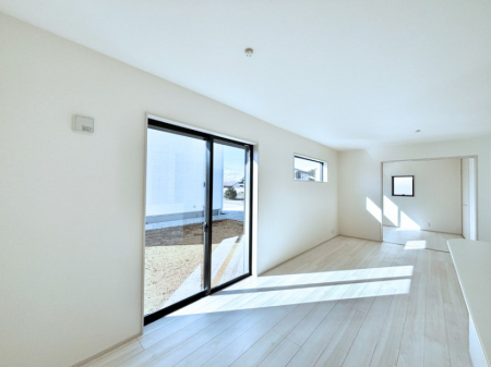 ���r���O�@�ǂ��ɂ��Ă��Ƒ��̂Ȃ������������R�~���j�P�[�V�������r���O�B 