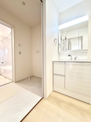 ʑEʏ@邢ʏ͖̐gxxyłႢłB