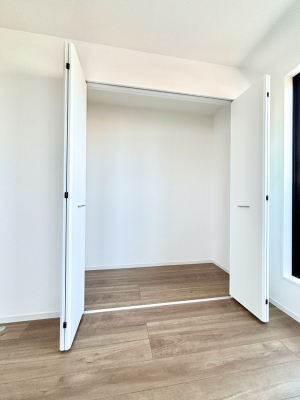 ���[�@�m���̃N���[�[�b�g�B���s��������̂Ō���̈ߗނ�����������܂�܂��B