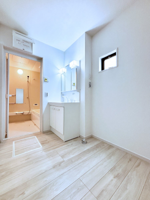 ���̑��@�L�X�Ƃ�Ƃ�̂��郉���h���[�X�y�[�X�B  