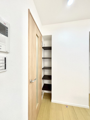 ���̑����ρ@���r���O���[�B�����Ɏ��[������ƕ����W�܂�LDK���X�b�L���Еt�������ł��ˁB  