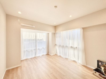 ���r���O�@���R������荞�܂�A�Ƒ��c���̏ꏊ�𖾂邭���o