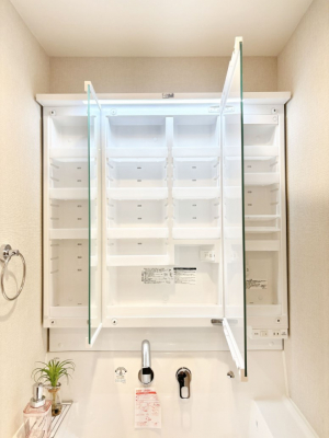 ���̑����ρ@�O�ʋ��̗��ɁA���ϕi��q���p�i�Ȃǂ����[�\�B���ʑ����������ƕۂ��܂��I