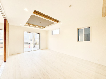 ���r���O�@���R������荞�܂�A�Ƒ��c���̏ꏊ�𖾂邭���o