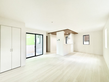 ���̑����ρ@�Ƒ��̏Ί炪���R�Ɛ��܂�Ă���A����ȕ��͋C�̃_�C�j���O�Ɏd�オ���Ă��܂��B