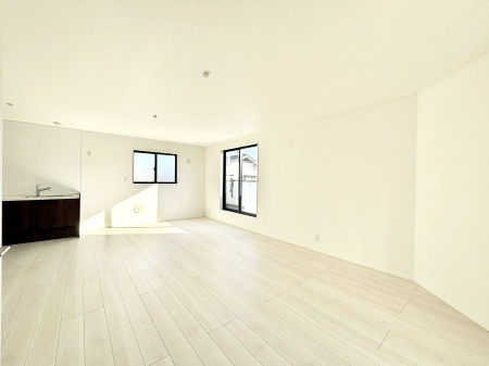 ���r���O�@�Z�ޕ��̌��������o�����A�C���e���A���l����̂��y���݂ȃ��r���O�ł��I 