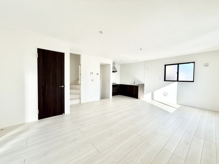 ���r���O�@�������������͋C�̂k�c�j�͉Ƒ��݂�Ȃ̉��K���  