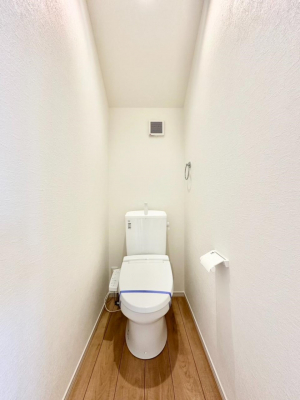 �g�C���@�g�C����1�K��2�K���ꂼ��ɔz�u����Ă��ĂƂĂ��֗��ł��B 