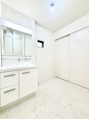 ʑEʏ@邢ʏ͖̐gxxyłႢłB