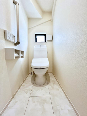 �g�C���@�g�C����1�K��2�K���ꂼ��ɔz�u����Ă��ĂƂĂ��֗��ł��B 