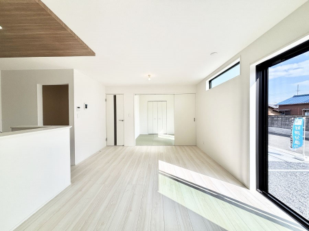 ̑ρ@Ƒ̏Ί炪RƐ܂ĂAȕ͋C̃_CjOɎdオĂ܂ 