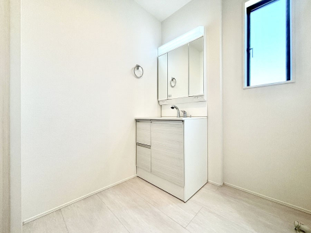 ʑEʏ@邢ʏ͖̐gxxyłႢłB