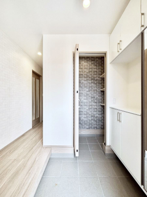 ���ց@�V���[�Y�C���N���[�N�t���̌��ցB�Ƒ��S���̌C��J��Ȃǂ���������[�ł��܂��B