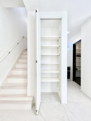 ̑ρ@rO[BɎ[ƕW܂LDKXbLЕtłˁB  