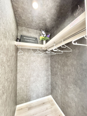 ���̑����ρ@���r���O���[�B�����Ɏ��[������ƕ����W�܂�LDK���X�b�L���Еt�������ł��ˁB  