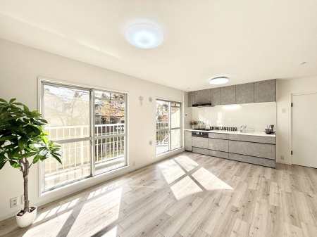 ���r���O�@���Ƒ��̓��₩�Șb�����ŕ�܂�閾�邢���r���O  