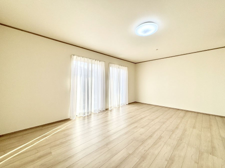 ���r���O�@�Z�ޕ��̌��������o�����A�C���e���A���l����̂��y���݂ȃ��r���O�ł��I 