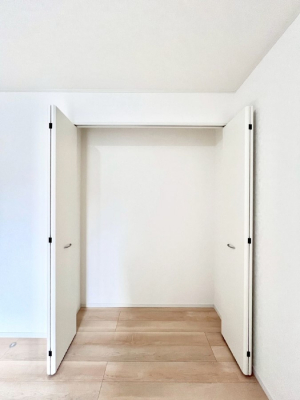 ���̑����ρ@���r���O���[�B�����Ɏ��[������ƕ����W�܂�LDK���X�b�L���Еt�������ł��ˁB  