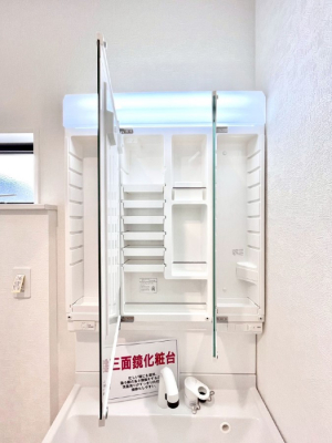 ���̑����ρ@�O�ʋ��̗��ɁA���ϕi��q���p�i�Ȃǂ����[�\�B���ʑ����������ƕۂ��܂��I