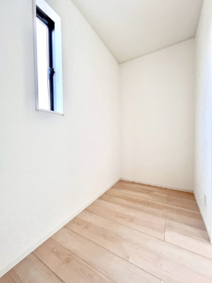 ���[�@�����Ղ�̔[�˃X�y�[�X�ŉ��K�ɕ�点����   