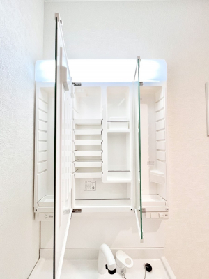 ���̑����ρ@�O�ʋ��̗��ɁA���ϕi��q���p�i�Ȃǂ����[�\�B���ʑ����������ƕۂ��܂��I