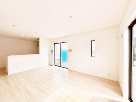 ���r���O�@���Ƒ��̓��₩�Șb�����ŕ�܂�閾�邢���r���O