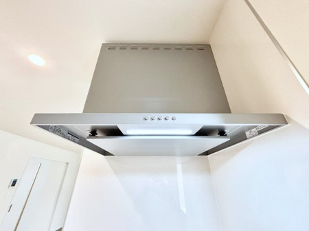 �@����2��\�I�}�Ȃ��q�l�̒��ԂɁB�܂��A���Ƒ��̎��]�ԃX�y�[�X�Ƃ��Ă��劈��B