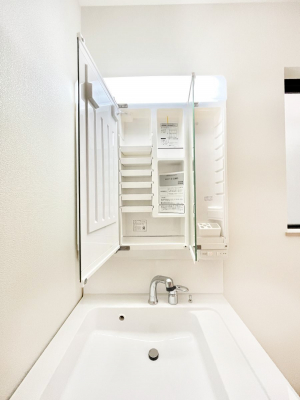 ���ʑ�E���ʏ��@�O�ʋ��̗��ɁA���ϕi��q���p�i�Ȃǂ����[�\�B���ʑ����������ƕۂ��܂��I  