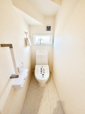 �g�C���@�g�C����1�K��2�K���ꂼ��ɔz�u����Ă��ĂƂĂ��֗��ł��B 