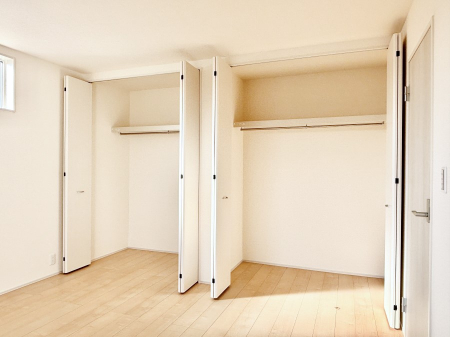 ���[�@�m���̃N���[�[�b�g�B���s��������̂Ō���̈ߗނ�����������܂�܂��B