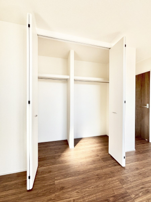 ���[�@��������ߗނ�ו��Ȃǂ̎��[�ɕ֗��ȃN���[�[�b�g�t���ł��B